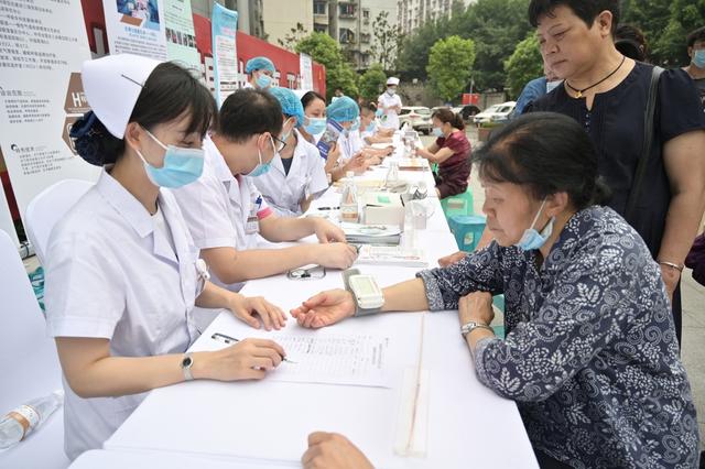 你健康，我服務，共筑公共衛生防線 ——重慶醫藥高專附一院積極開展國家基本公共衛生服務項目宣傳活動